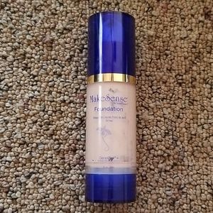 MakeSence Ivory foundation